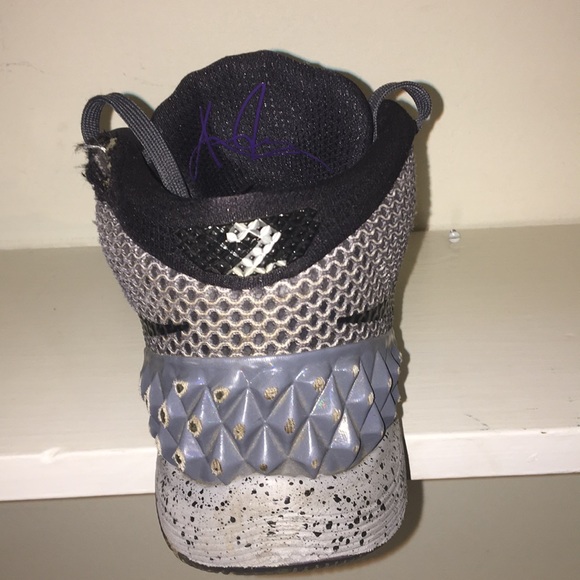 Kyrie 1 - Picture 3 of 4